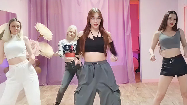 俄罗斯姑娘才艺表演23.11.02_集体舞