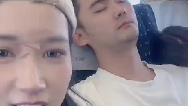 我也遇过，出门了，能互相帮助就帮助一下