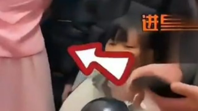 新郎接亲小姨子拦门，转账一万二叫姐夫一万叫哥
