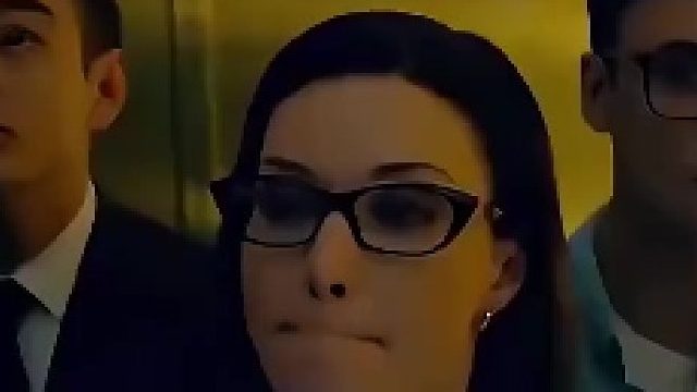 女领导坐电梯，一下就给整迷糊了