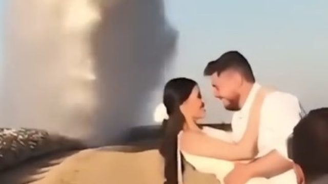 大手笔豪华版婚纱照！只为这一个瞬间，不知道摄影师会不会被打…