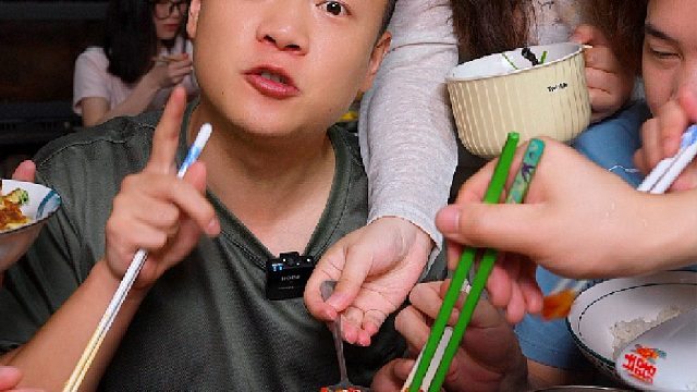 全家人都爱吃的香辣虾仁酱，那是实打实剥壳去虾线的虾仁肉