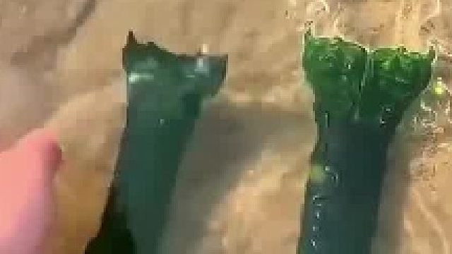 水中变出的宝剑竟和水一个颜色  ​