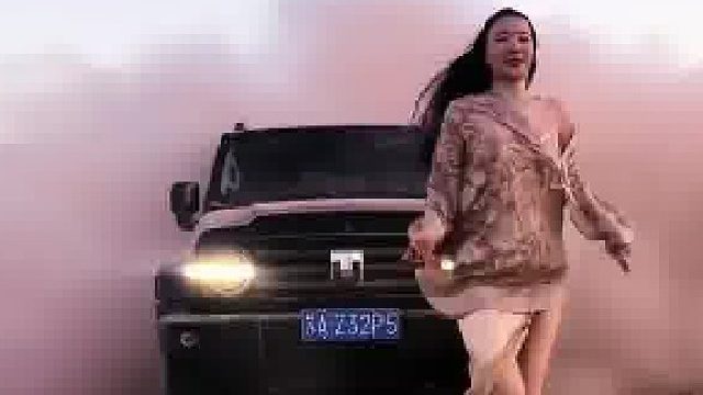 女子追拍城市大片，酷炫背后全是狼狈