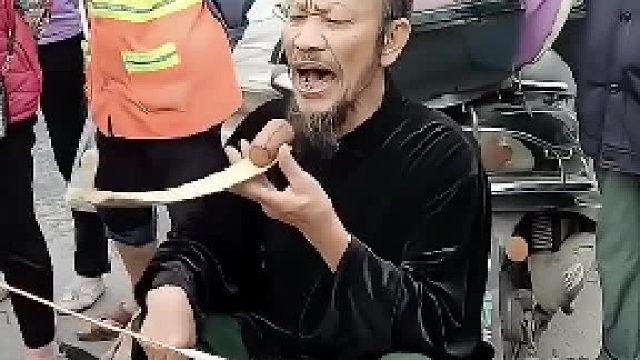 街头看到的民间高手：对着死物说了一句话，竟然神奇的动了