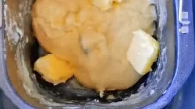 我的面包机又工作了，今天出品的也很不错（看图），这个教程我做了好几次了，咩有失误过