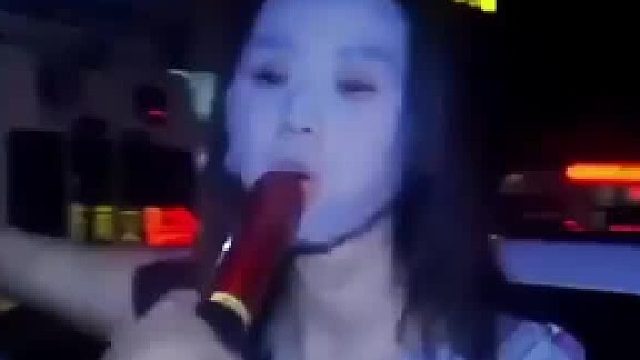 女司机敷着面膜开车，被测出酒驾，难道面膜里含有酒精吗