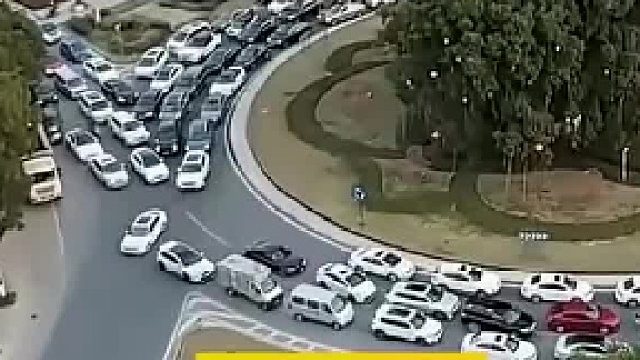 黑车堵住了出口，还有什么好骄傲的。
