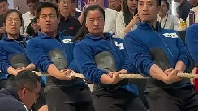 劲往一处使，心往一处想