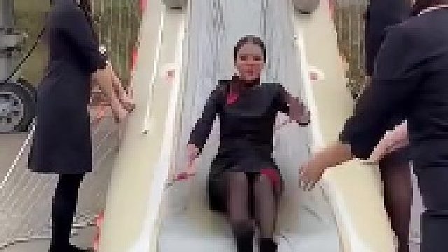 九万块的滑滑梯