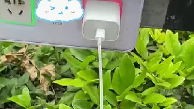 扫充电桩给手机充电，直呼比充电宝实惠，网友：学到了。