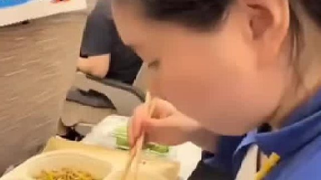 听说高铁上的饭是给真正需要吃饭的人准备的