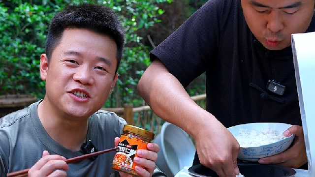 自从上架了这个虾仁酱，我们家每天都在担心米饭煮的不够吃。