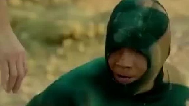 下水作业，没想到工友竟然踩住氧气管！！！！