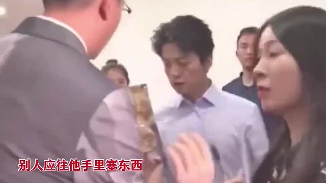 这情商真是无敌了 转变的太快了 确实是无缝衔接啊 哈哈