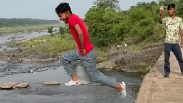 国外男子晒跳水视频