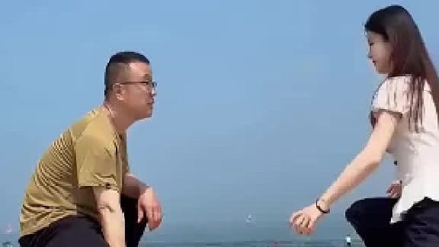 父女日常，“这个转场用了我们24年”，网友：咱爸真是一点都没变