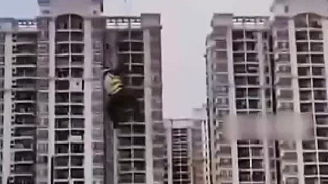 幸亏暂停了，要不还不给摔坏了？
