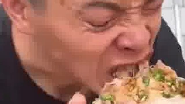 男子开车22小时将老婆送回娘家，刚到没2个小时货主催货，娘家人看着急忙慌的男子满眼心疼
