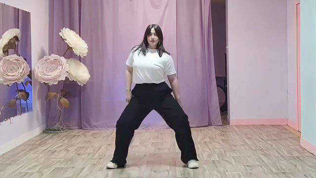 俄罗斯姑娘才艺表演23.11.07_海军(嘎贾)