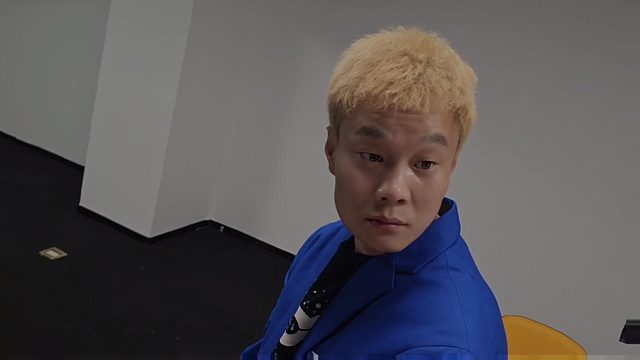 虎子也反骨了，为了一个妹子把小小酷摁在地上踩