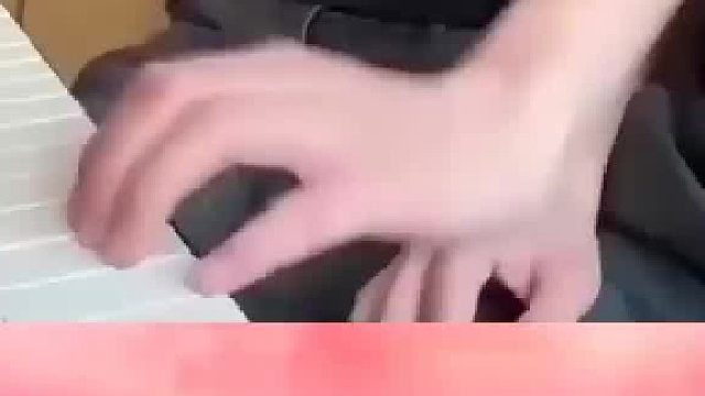 女子教老公弹琴，不料变成了康复训练，管管另一只手吧
