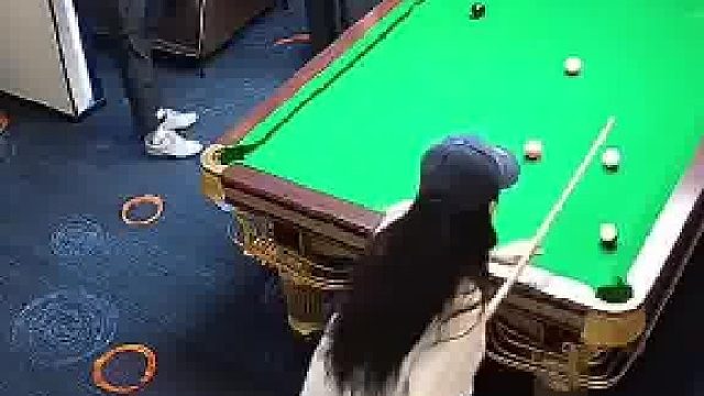 外卖到了小哥问女子要联系方式  ​