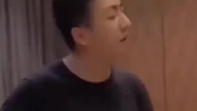 感觉是哥哥再给妹妹撑腰既视感，挺有爱的