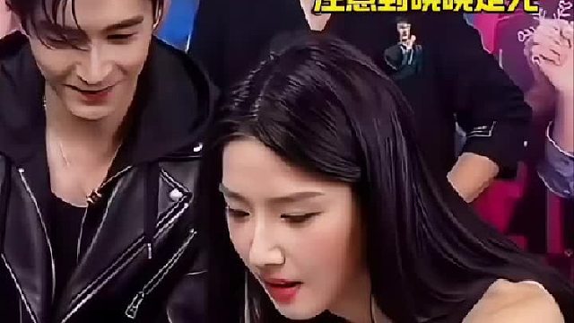 代旭注意到卢昱晓走光反应好绅士