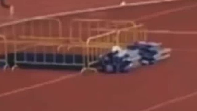 这是什么情况，跑得慢红牌罚下