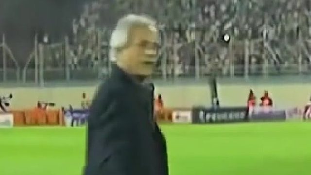 主教练正在热身