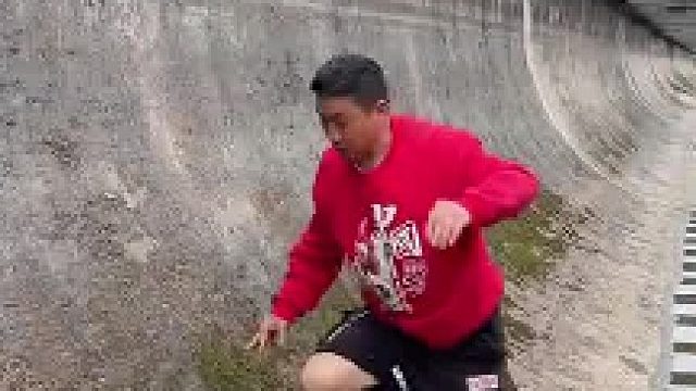 在干枯的河道里如何用跑酷自救