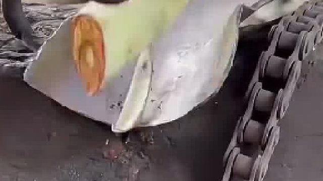 手工锻打锄头的手把​