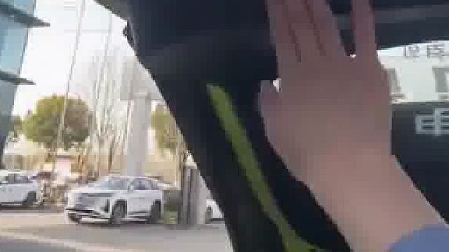 老有人超我车，搞了半天，原来是贴错实习标志了