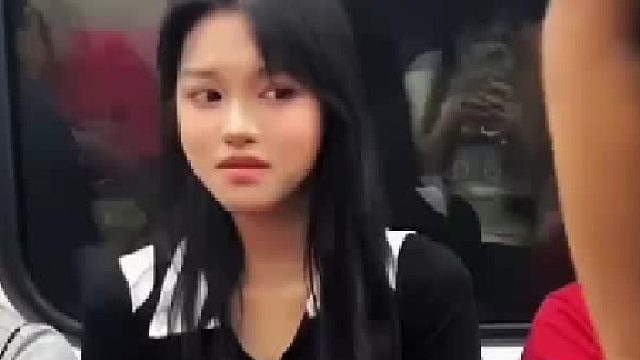 崩红润了