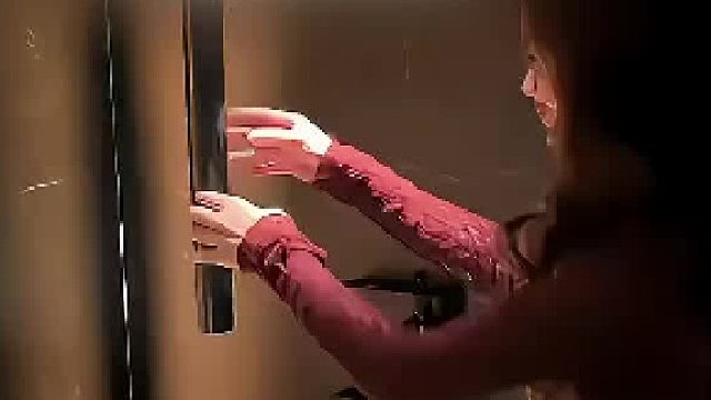 当女生住了一个高级的酒店，摸索半天不知道怎么打开水龙头