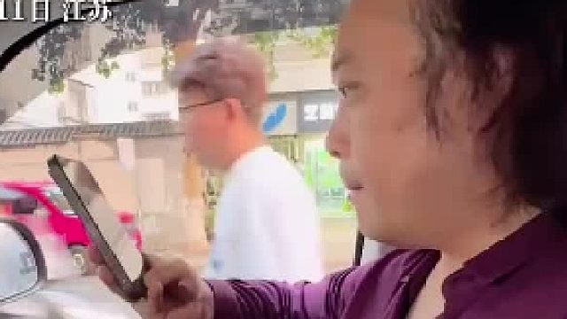 让男子小心点手机，见状使出“空城计”结果......网友：也算是保住手机壳了