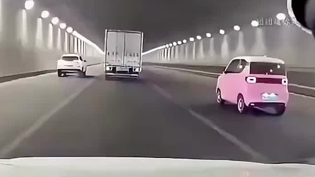 谁不知道隧道是不可以变道的吗？