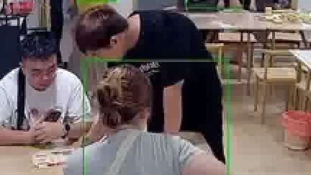 一家六口带狗狗进店吃饭，被老板赶出去了​