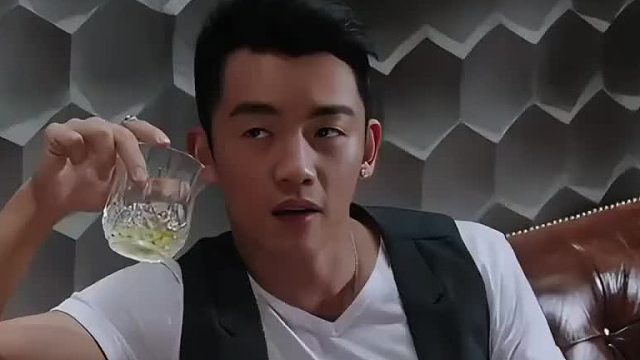 你能把她领上街，我俩当众叫你爹