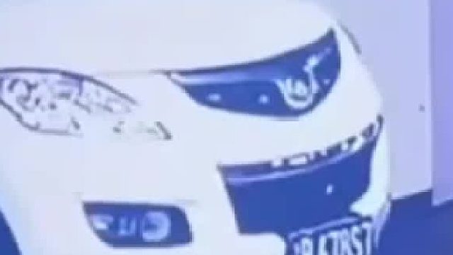 汽车车牌被扭歪了，查看监控发现车牌在停放时自己扭动，网友：就是绞盘连电了1