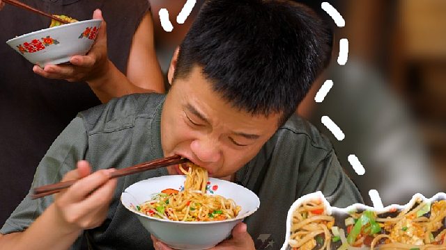 家里挂面不要只会煮着吃，搭配点豆豉炒出来满屋子都是香的