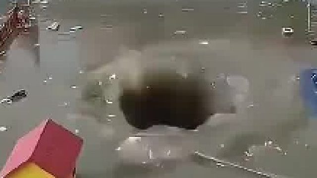 小伙用微缩模型还原洪水！一看就懂灾难为何来得这么快