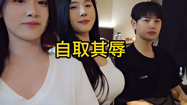 两妹子在童锦程面前较劲，可把童看美了