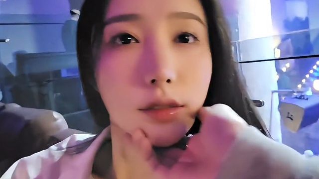 祖师爷的撩妹技术真无敌了，三两下就对妹子上手了