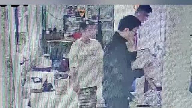 带狗狗去拿快递把人咬了，一下2500没了，网友：戴嘴套吧下次