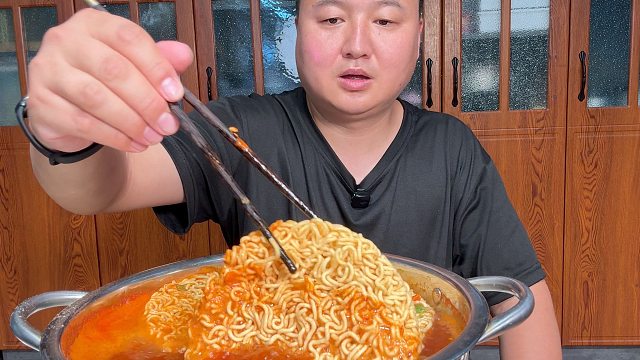 简单吃个泡面，浑身舒坦