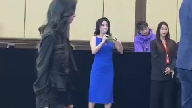 天花板级别的大长腿这也太会长了