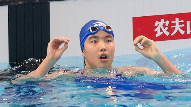 真猛！13岁于子迪自由泳连超5人夺冠，冠军赛最刺激逆袭出现了