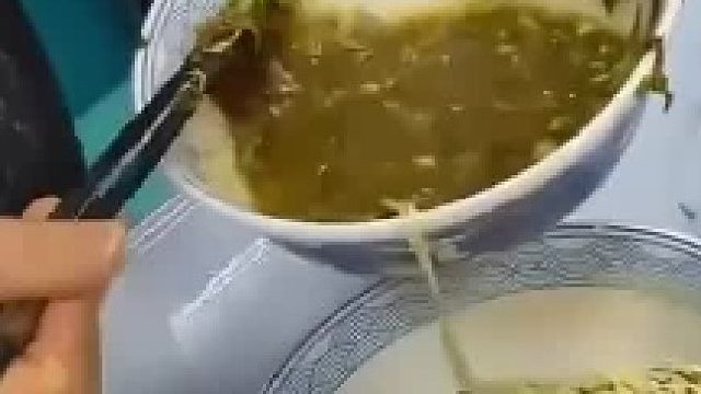兰州拉面，清汤寡水__菜都不舍得放